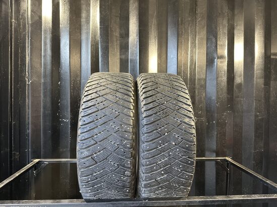215/60R16 Goodyear Arctic (6-6,5 mm)