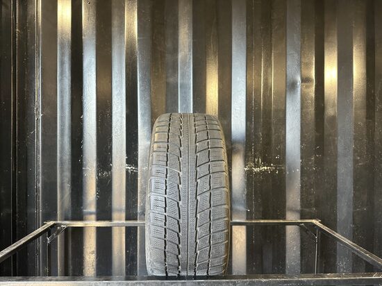 VIENA 225/45R17 Diamondback Snowlion (4,8 mm)