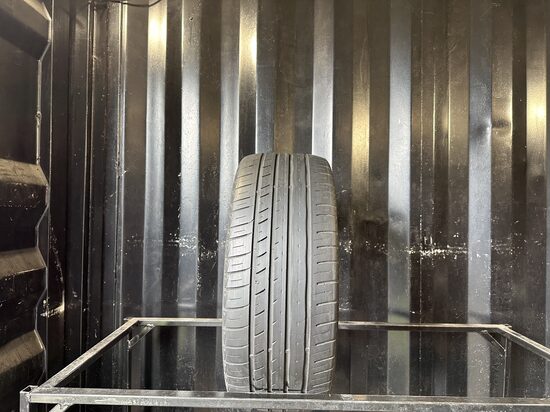VIENA 225/40R19 Jinyu YU63 (4-4,3 mm)